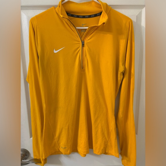 Nike Yellow‎ /Gold Long Sleeve Pullover - Picture 1 of 4